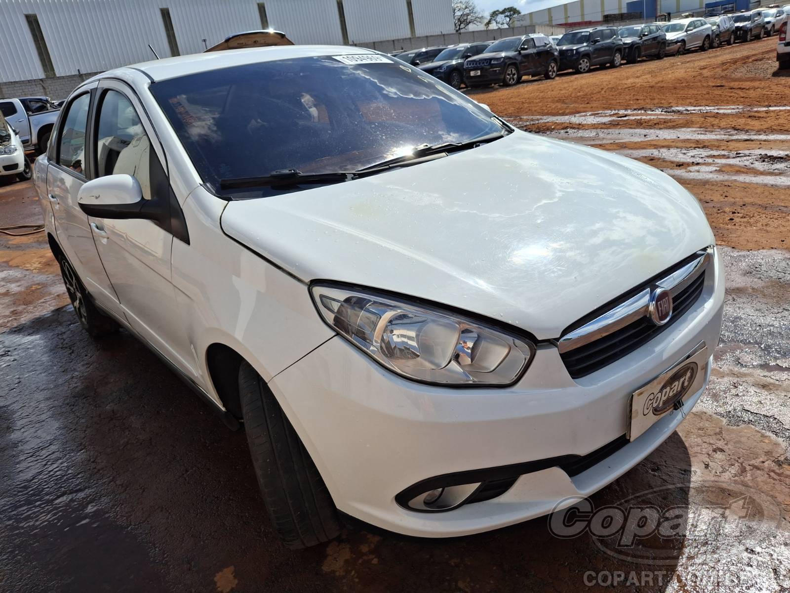 Veículo Fiat Grand Siena Fiat Grand Siena Attractive 1.4 Evo 2016 Queimado 2016 em leilão