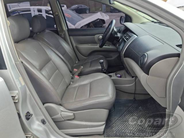 2011 NISSAN LIVINA 