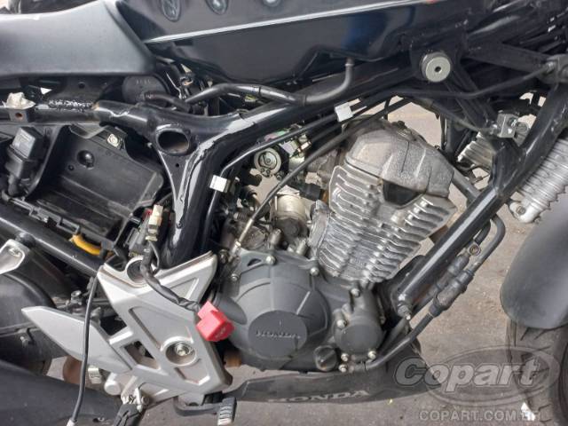 2025 HONDA CB 300F 