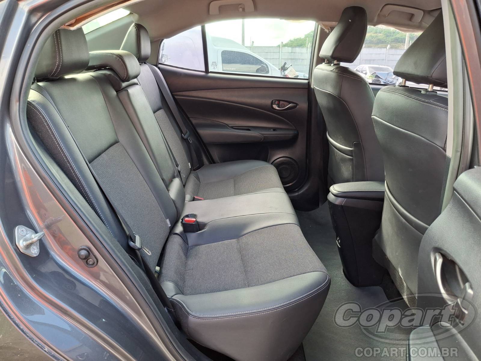 2023 TOYOTA YARIS SEDA — foto 6 de 10