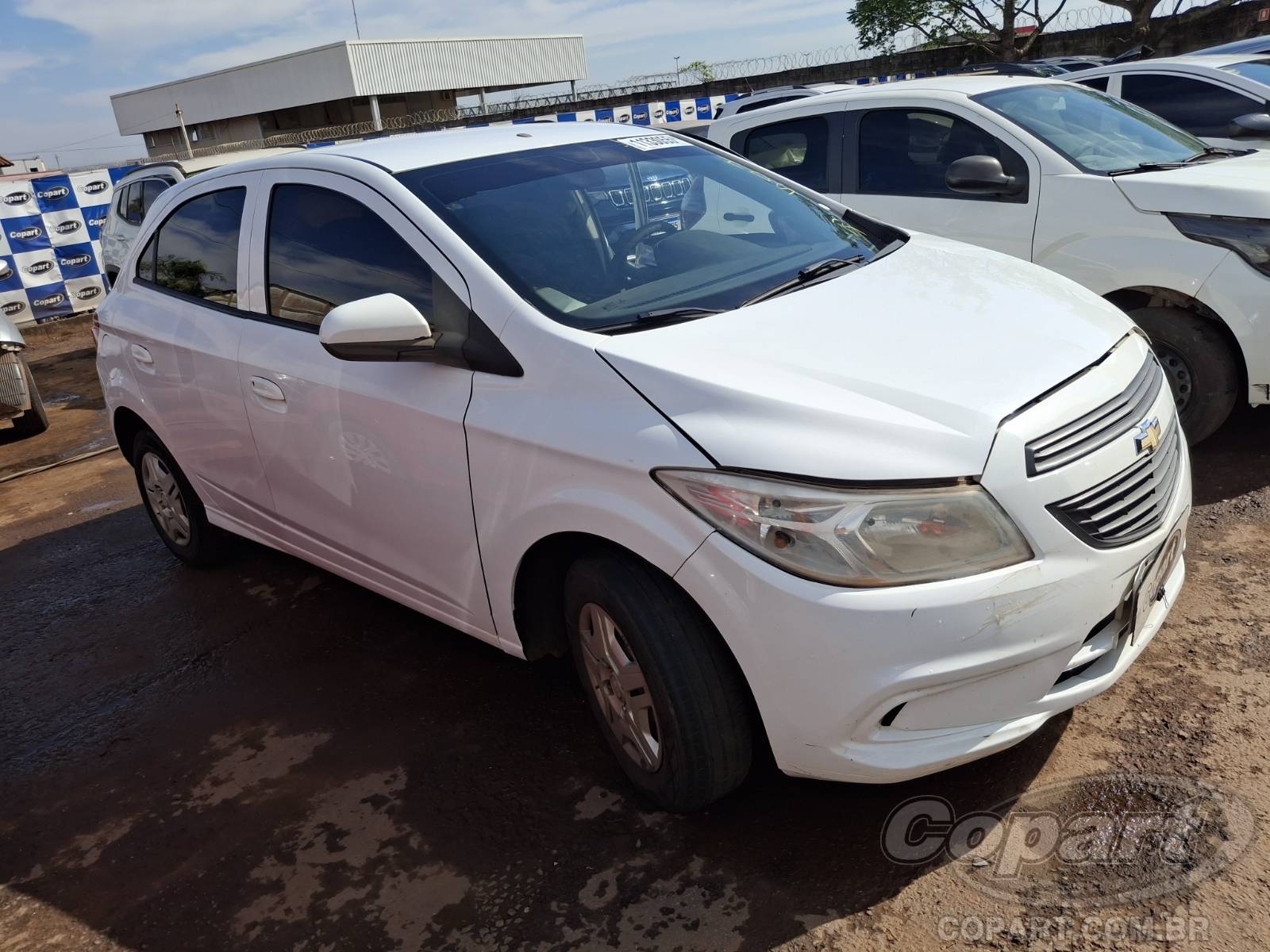 Chevrolet Onix 2015 em leilão