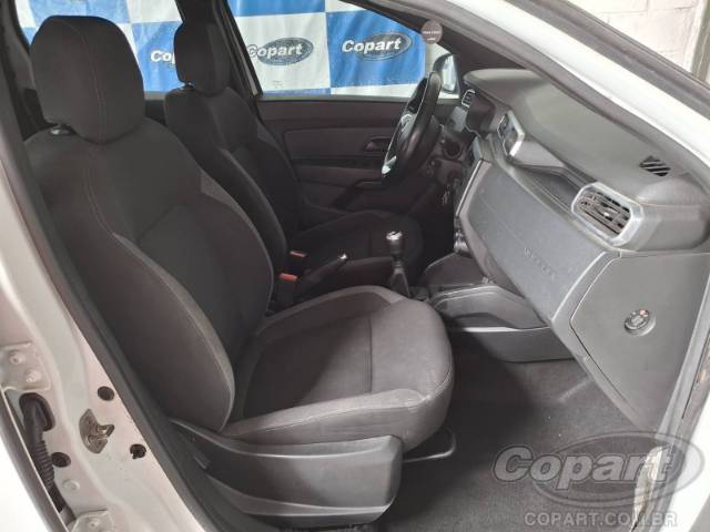 2021 RENAULT DUSTER 