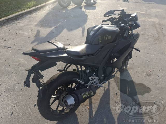 2025 YAMAHA YZF R15 