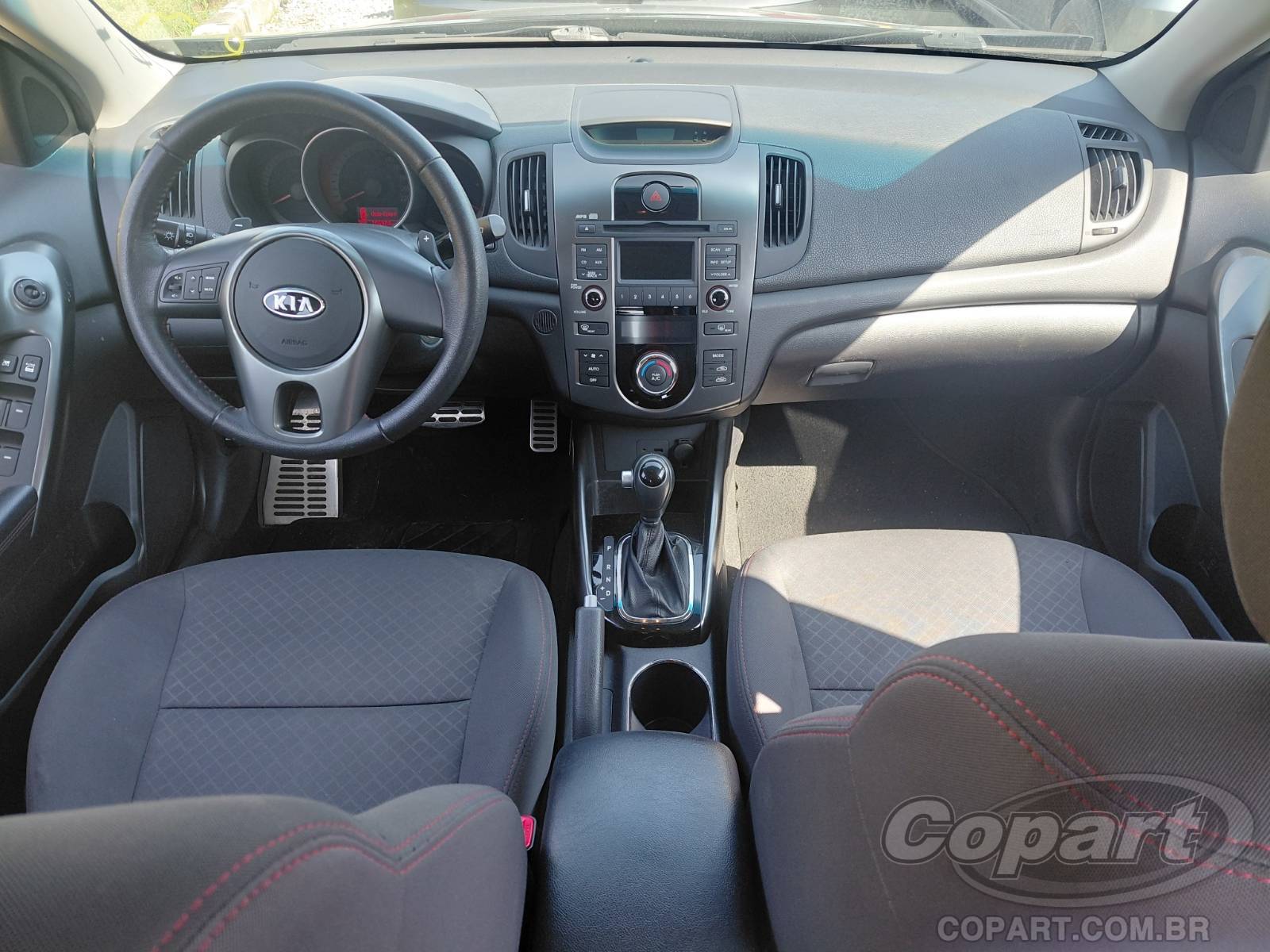 Foto 9 de 15: 2013 KIA CERATO