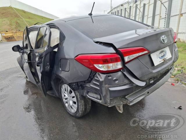 2025 TOYOTA YARIS SEDA 