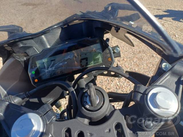 2025 YAMAHA YZF R15 