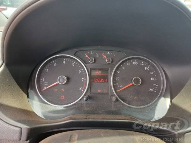 2015 VOLKSWAGEN VOYAGE 