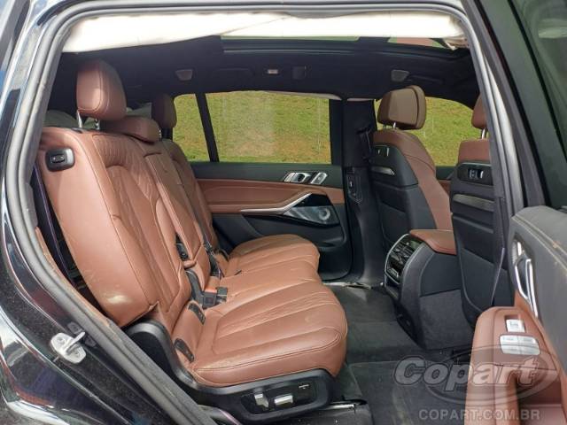 2025 BMW X7 