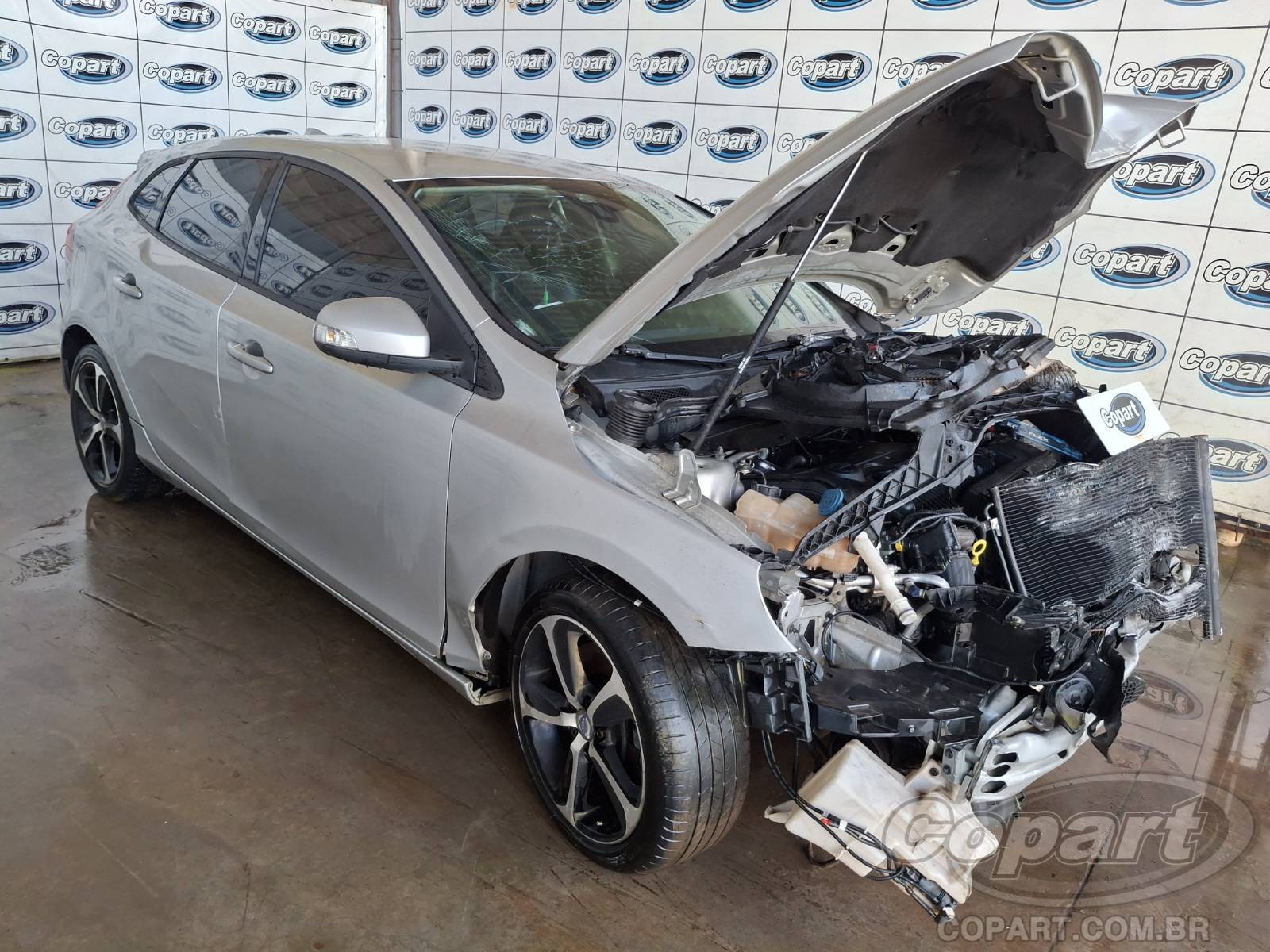 Veículo Volvo V40 VOLVO V40 T4 Dynamic 2.0 Turbo 2013 2013 em leilão
