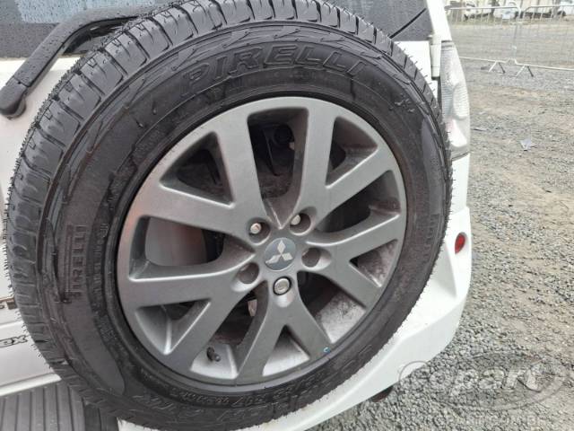 2015 MITSUBISHI PAJERO TR4 