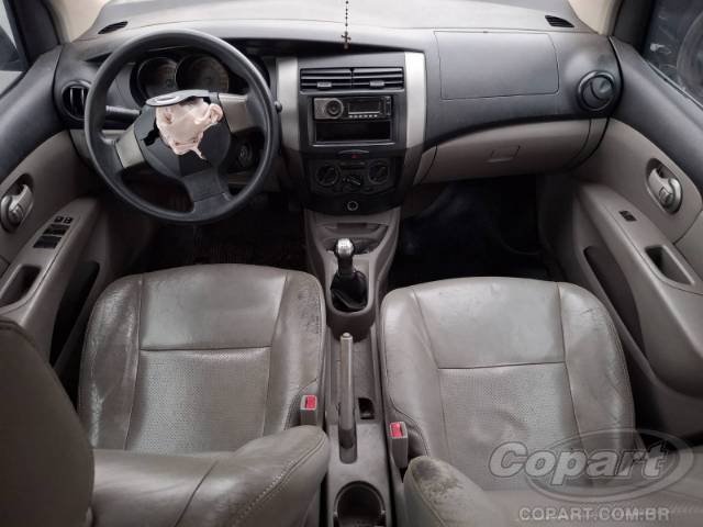 2010 NISSAN LIVINA 