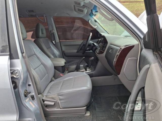 2004 MITSUBISHI PAJERO FULL 