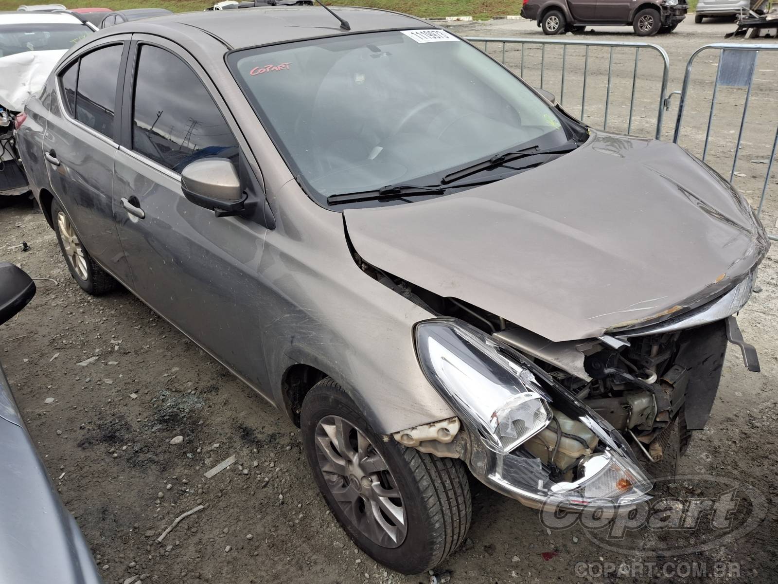Nissan Versa 2018 em leilão
