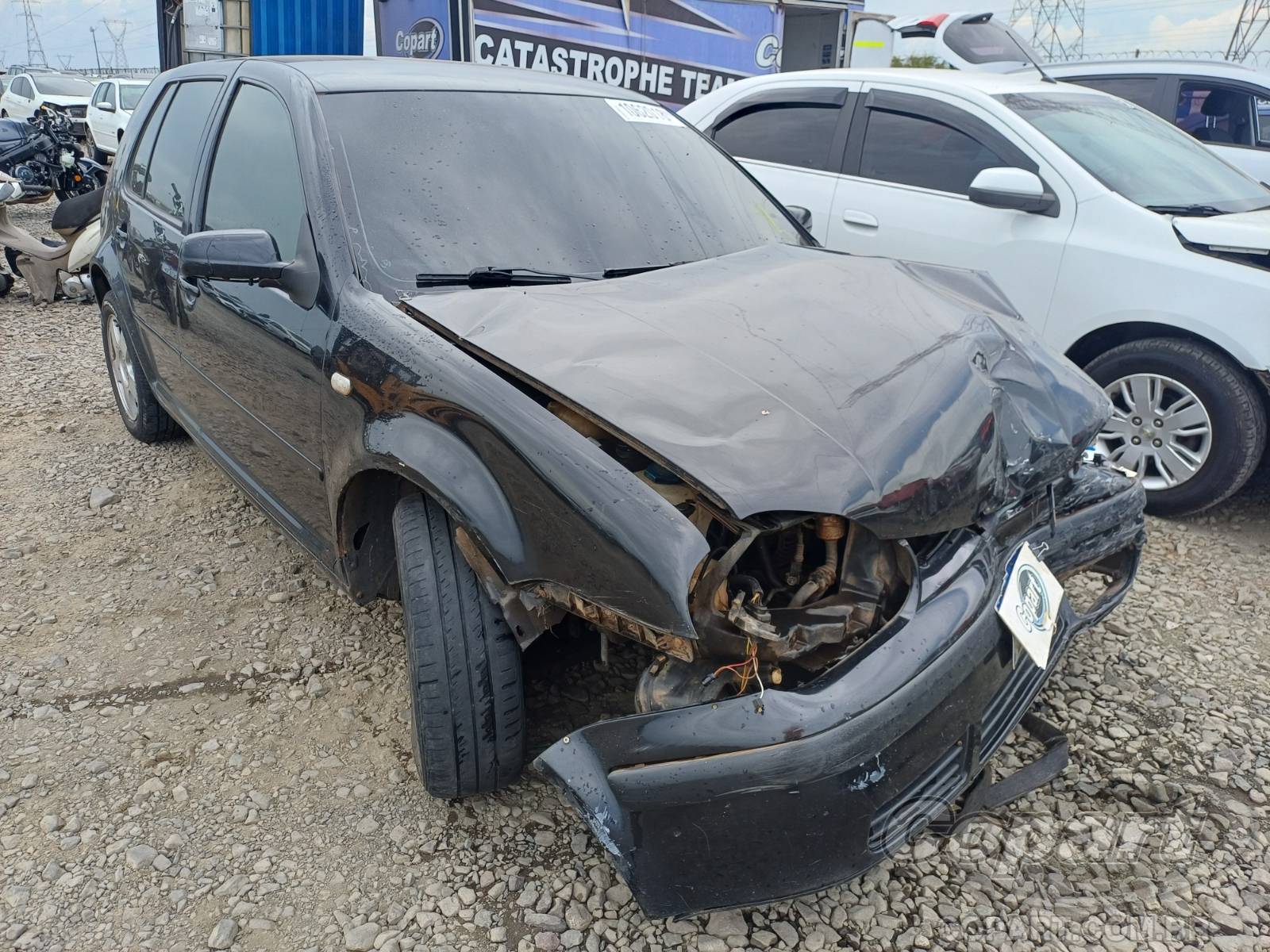 Veículo VW - VolksWagen Golf VOLKSWAGEN GOLF 2.0 2001 2001 em leilão