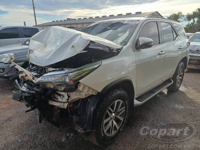 2017 TOYOTA HILUX SW4 