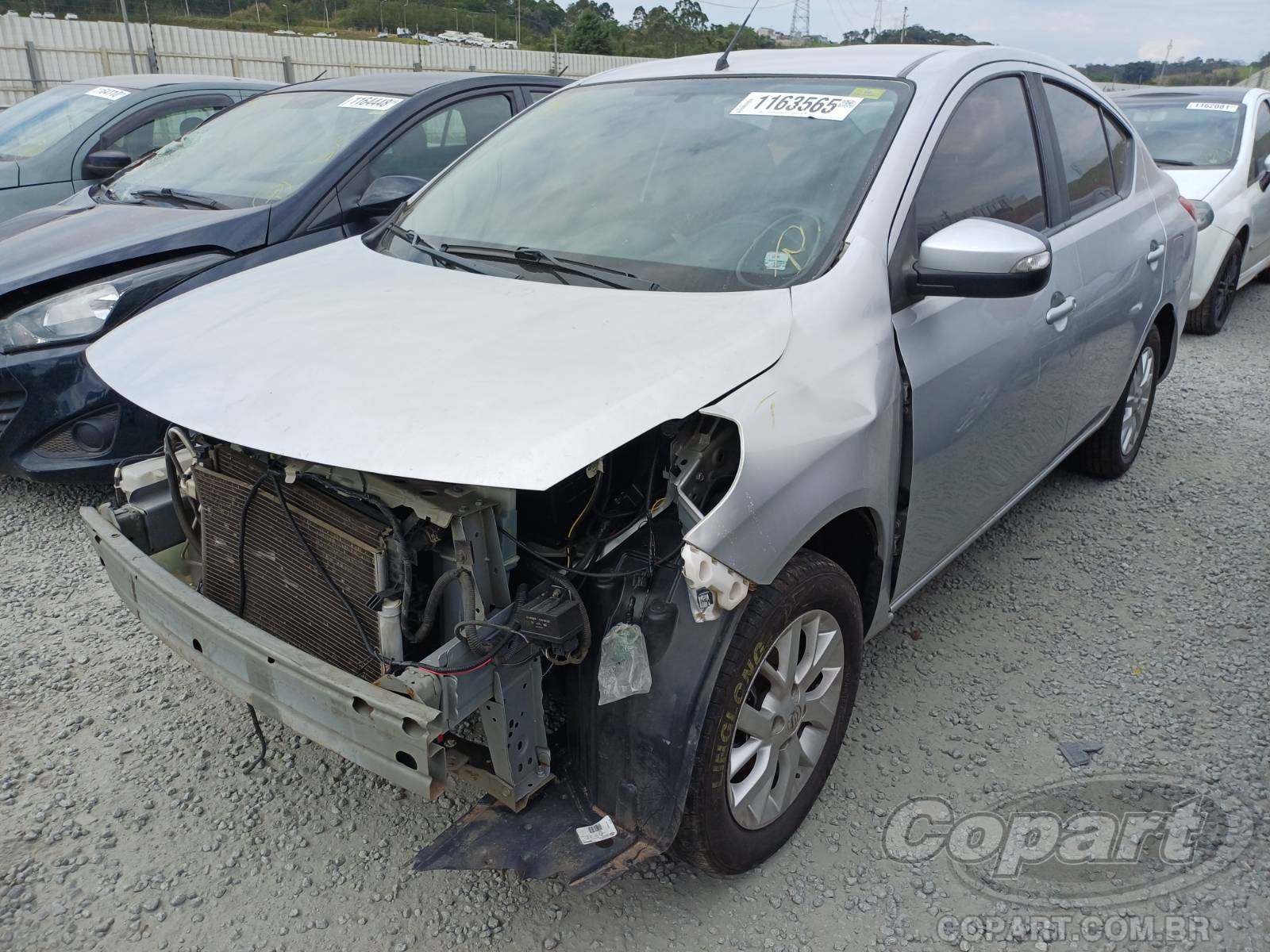 Foto 2: 2019 NISSAN VERSA