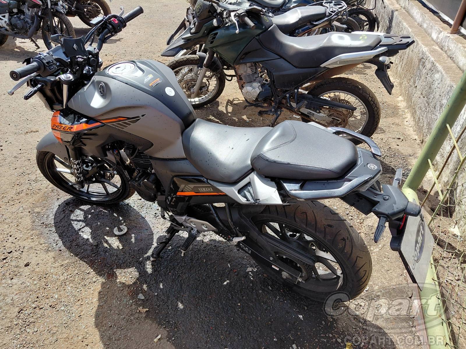 Foto 3: 2025 YAMAHA FZ25 FAZER