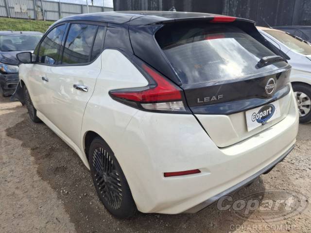 2023 NISSAN LEAF 