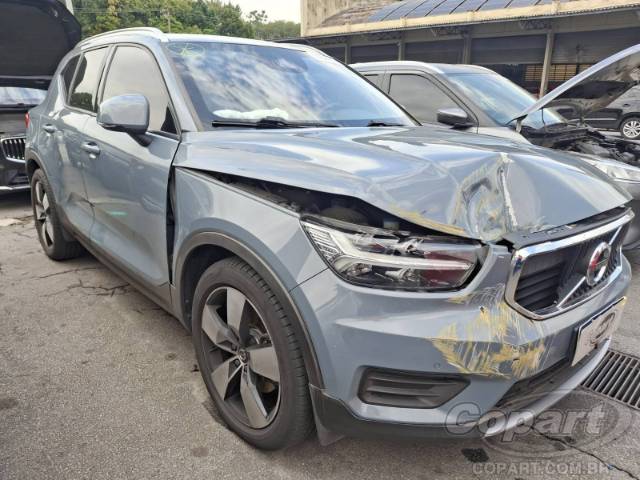 2020 VOLVO XC40 