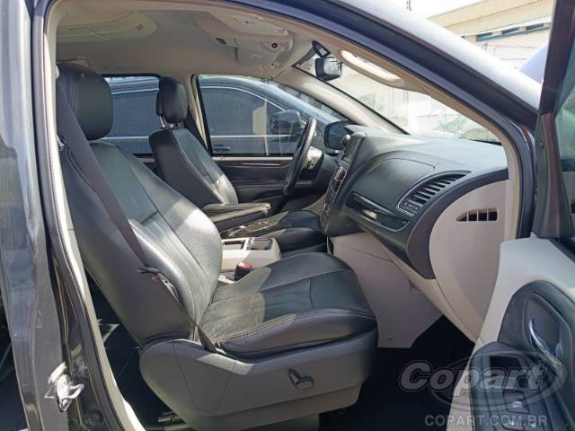 2012 CHRYSLER TOWN   COUNTRY 