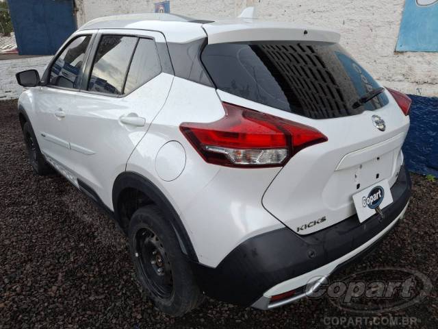 2017 NISSAN KICKS 