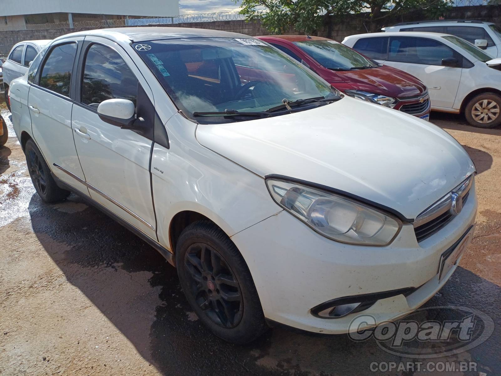 Veículo Fiat Grand Siena Fiat Grand Siena Essence 1.6 16V 2014 Colisão Média Monta 2014 em leilão