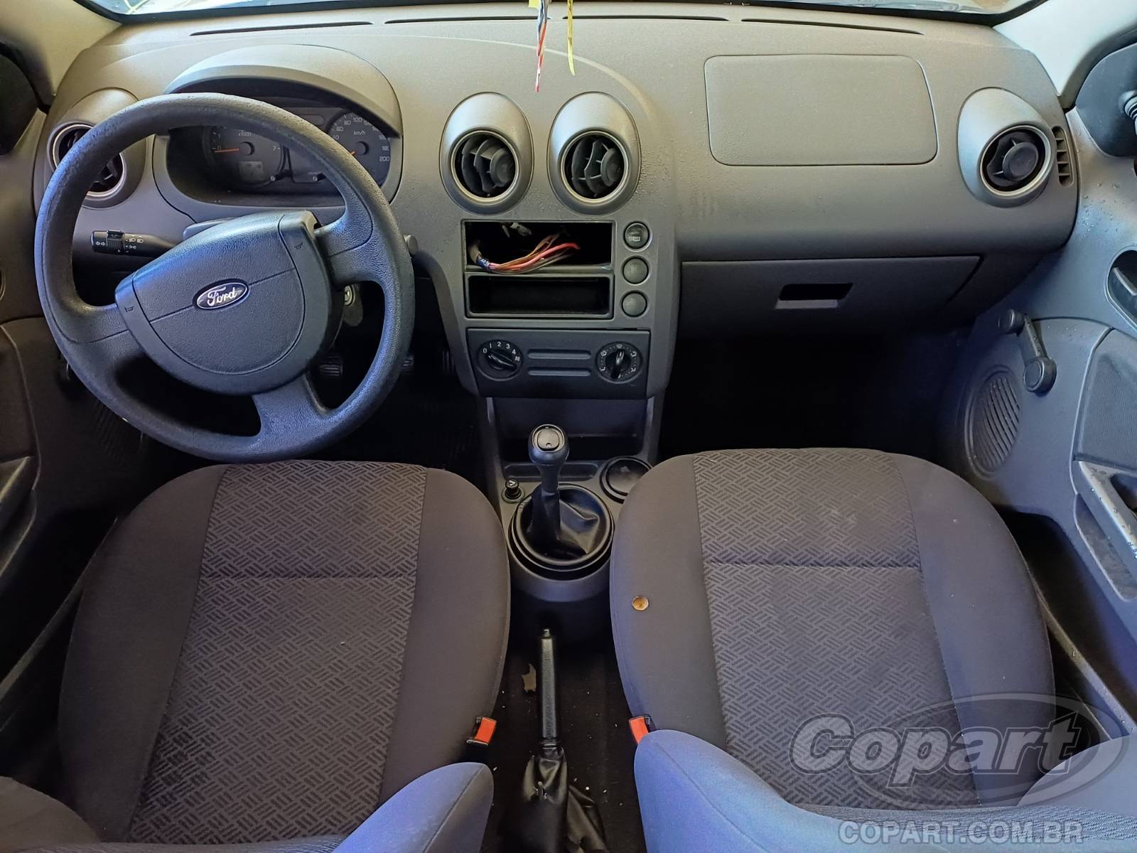 2006 FORD FIESTA SEDAN — foto 9 de 10