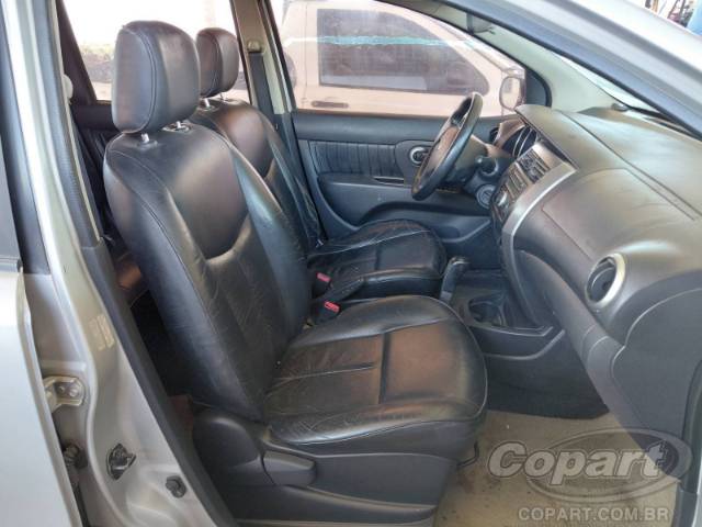 2010 NISSAN LIVINA 
