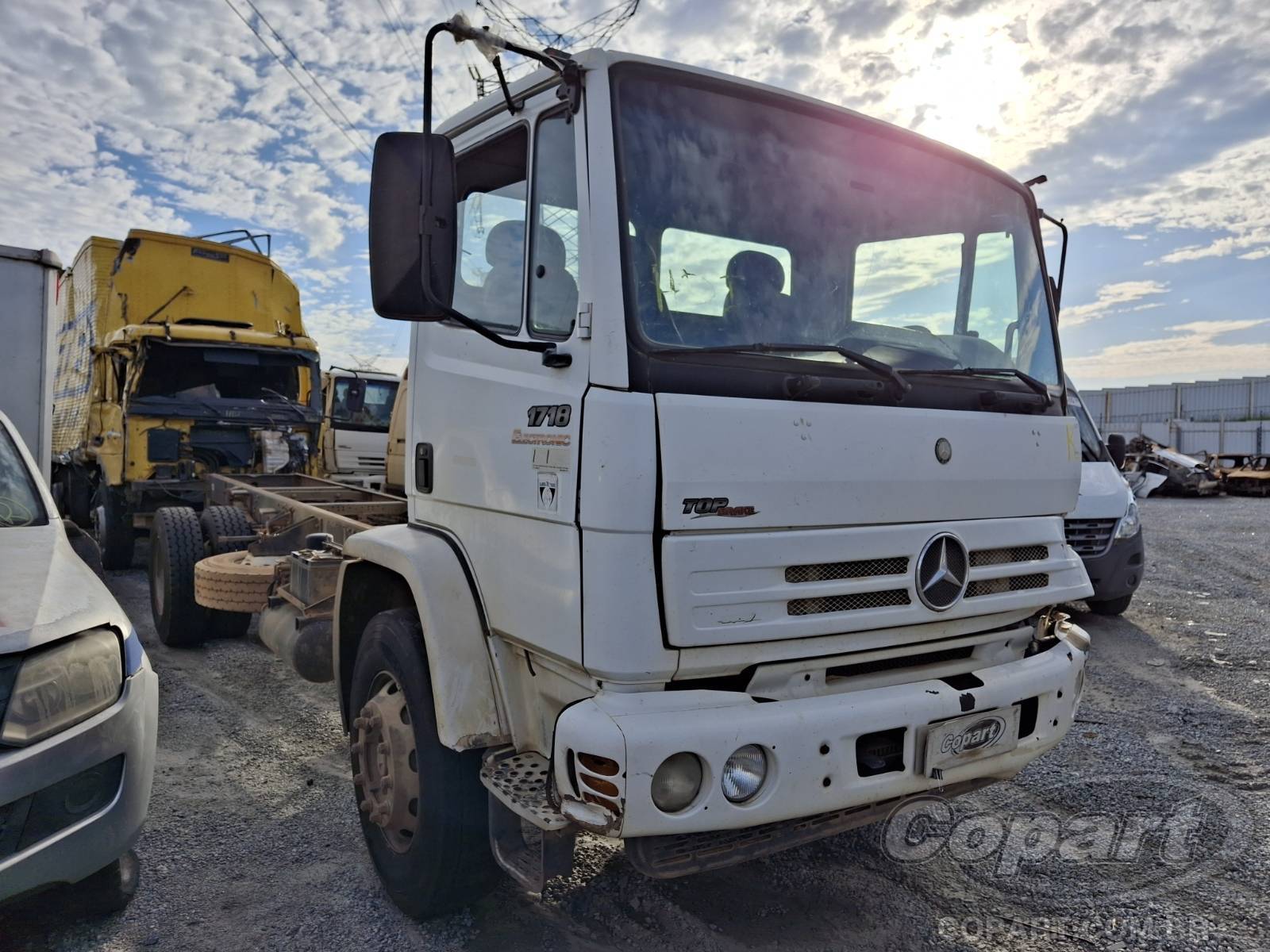 Mercedes Benz 1718 2011 Caminhão Médio Monta Colisão
