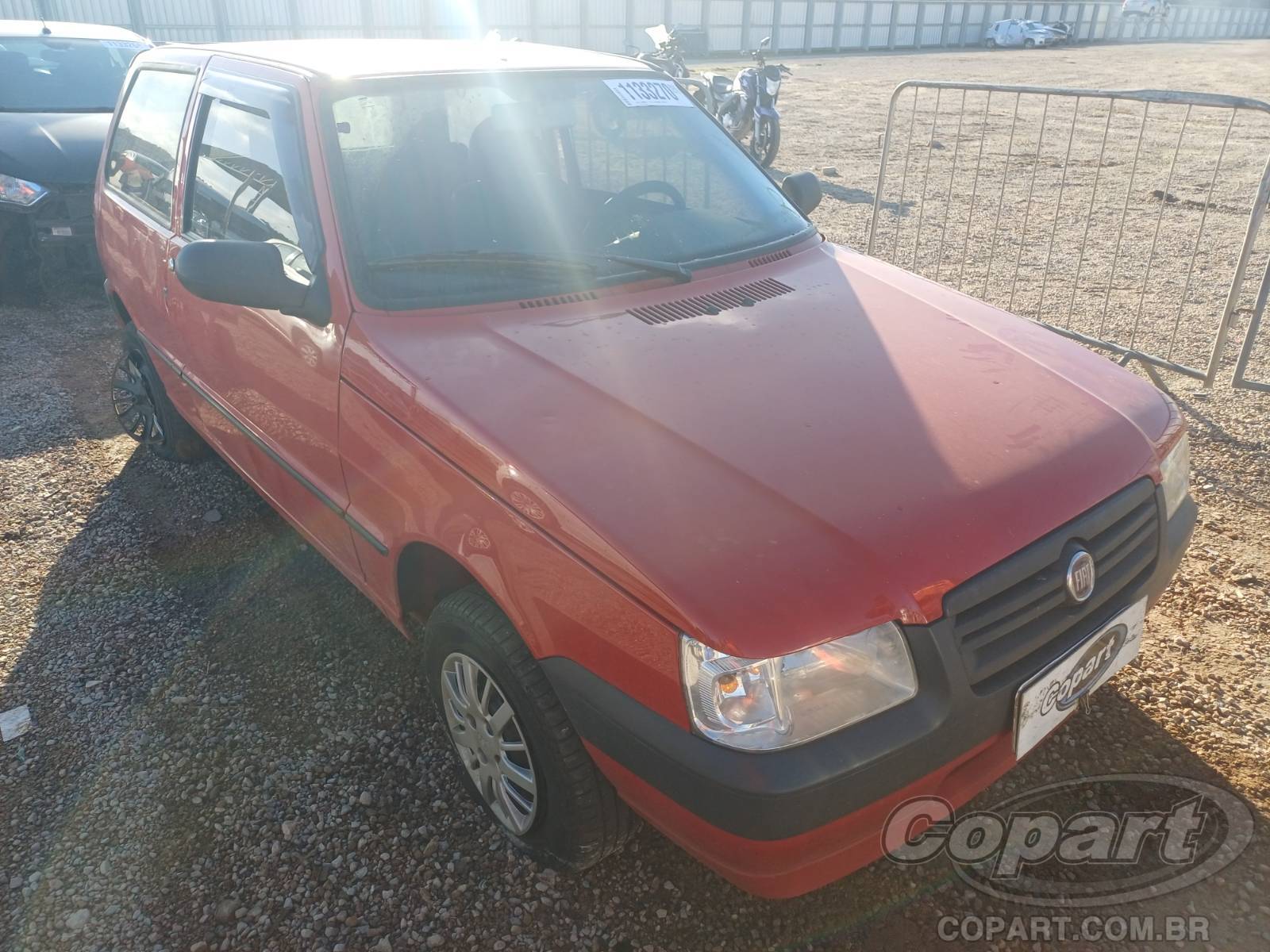 Veículo Fiat Uno FIAT UNO 2013 - Colisão Lateral 2013 em leilão