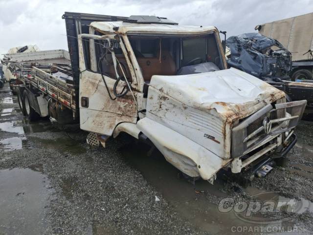 2011 MERCEDES BENZ L-1620 