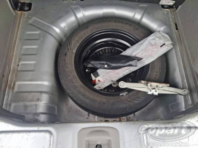 2011 NISSAN LIVINA 