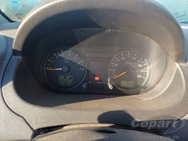 2004 FORD FIESTA 