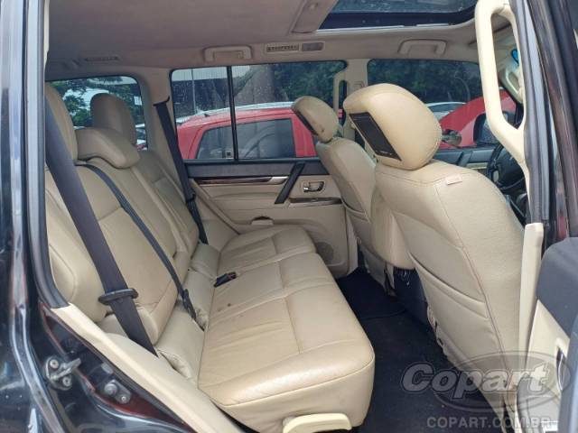 2013 MITSUBISHI PAJERO FULL 
