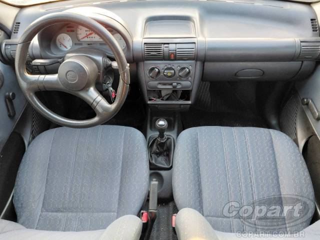 2000 CHEVROLET CORSA SEDAN 