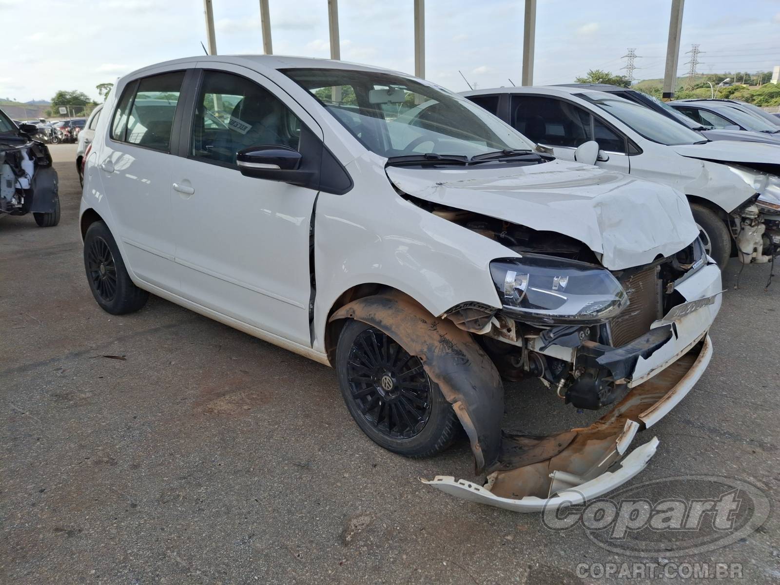 Veículo VW - VolksWagen Fox Volkswagen Fox BlueMotion 1.6 Total Flex 2013 Colisão Média Monta 2013 em leilão