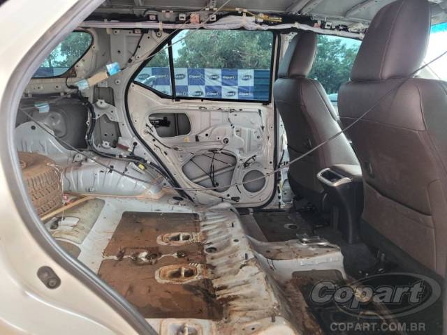 2016 TOYOTA HILUX SW4 