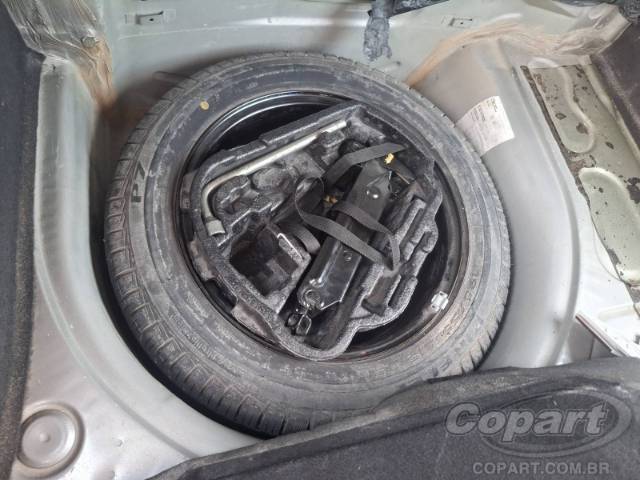 2011 VOLKSWAGEN FOX 