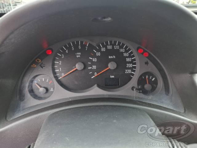 2002 CHEVROLET CORSA SEDAN 