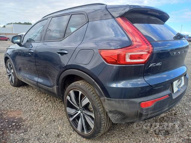 2022 VOLVO XC40 