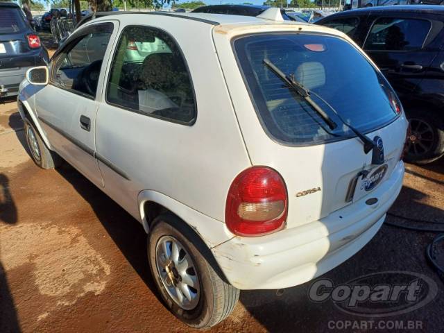 2001 CHEVROLET CORSA 