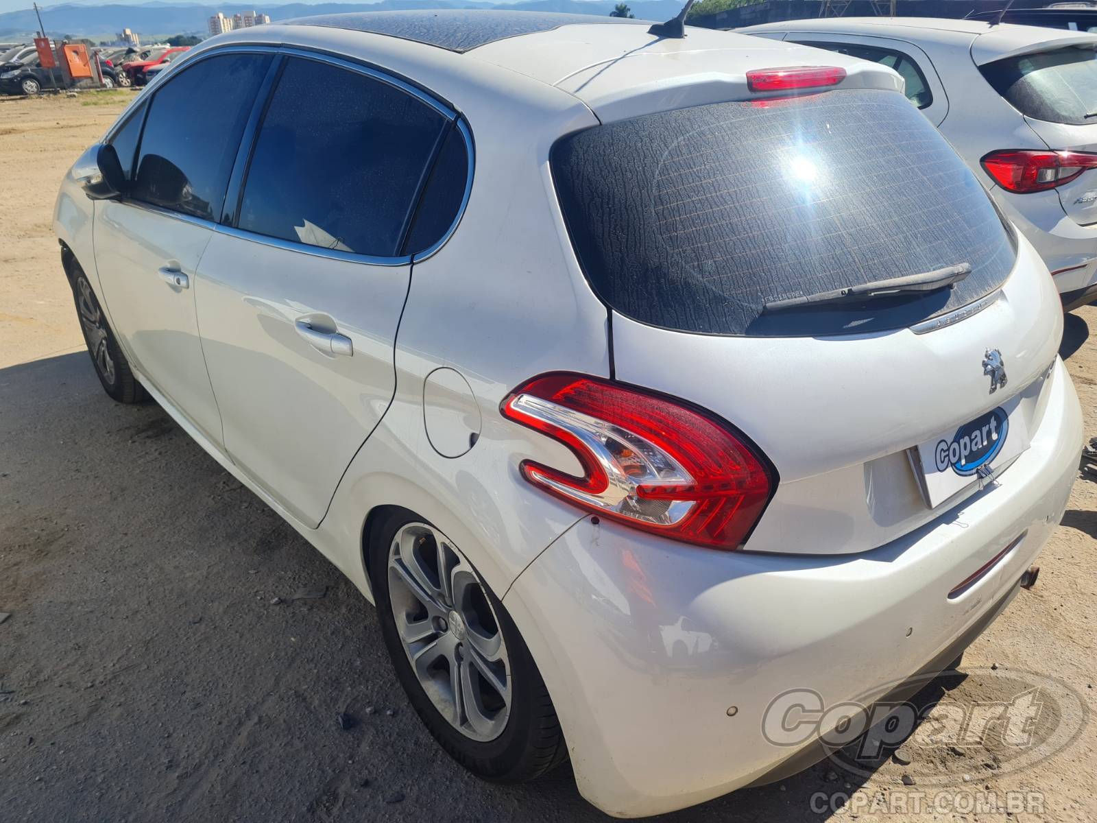 Foto 3: 2015 PEUGEOT 208