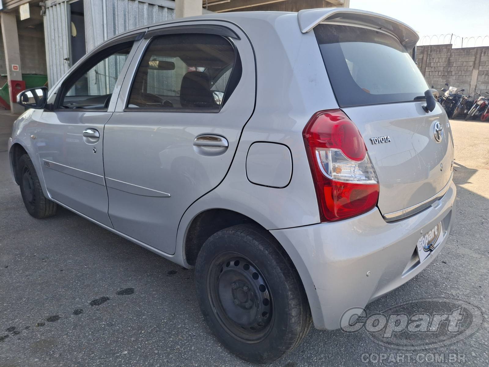 2015 TOYOTA ETIOS — foto 3 de 10