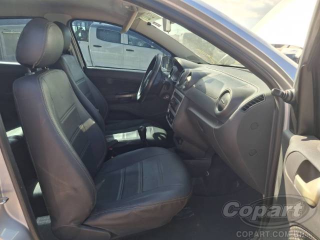 2016 VOLKSWAGEN VOYAGE 