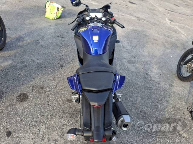 2025 YAMAHA YZF R15 