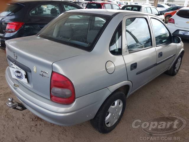 2004 CHEVROLET CORSA SEDAN 
