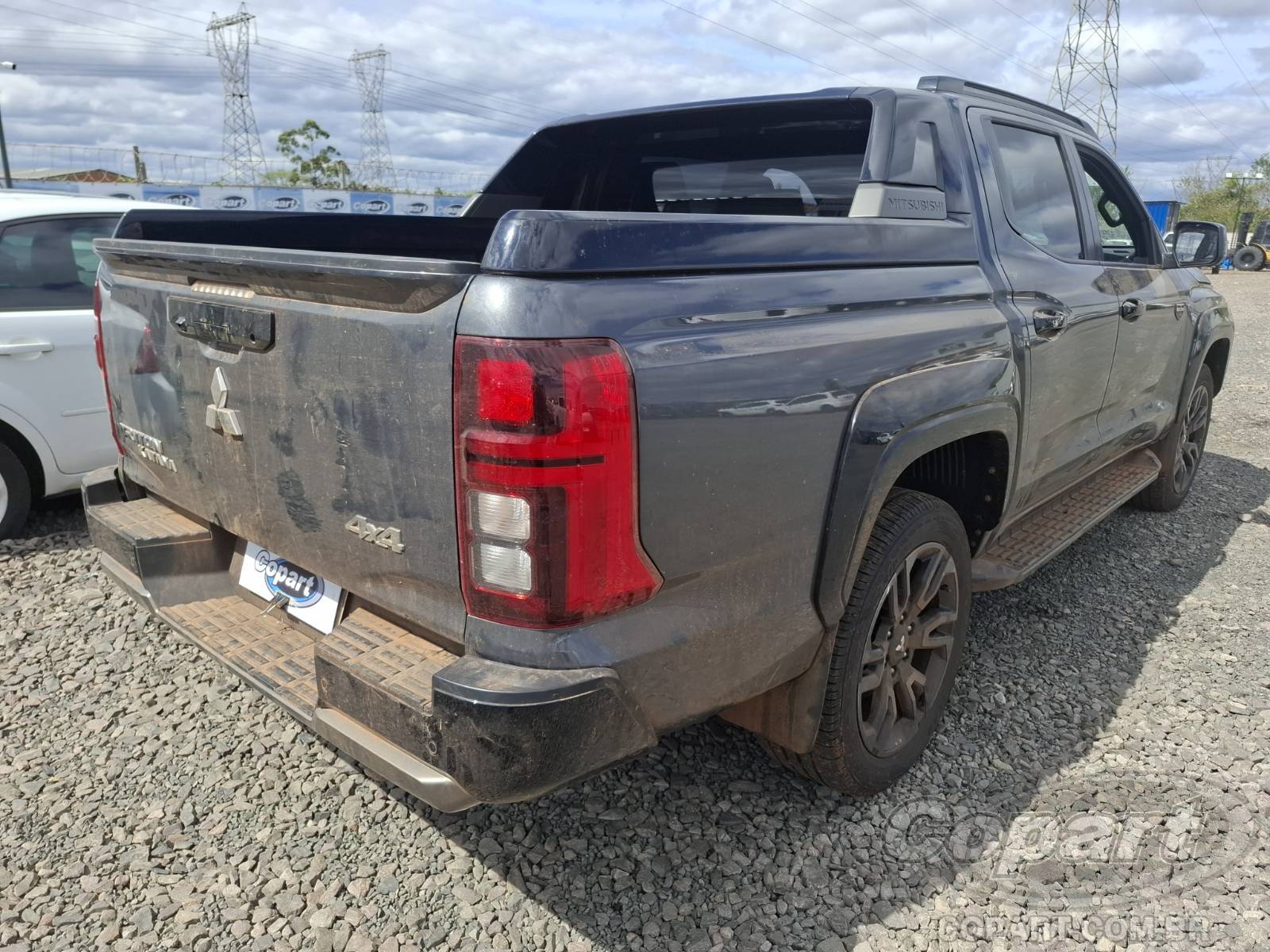 Foto 4: 2027 MITSUBISHI TRITON