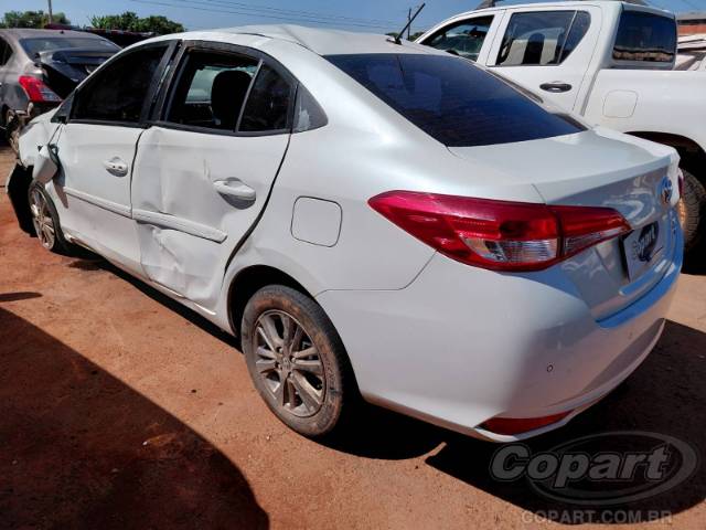 2021 TOYOTA YARIS SEDA 