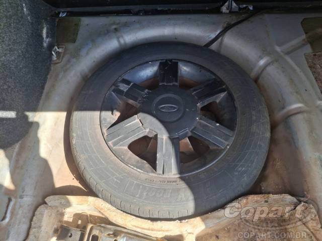 2005 FORD FIESTA SEDAN 