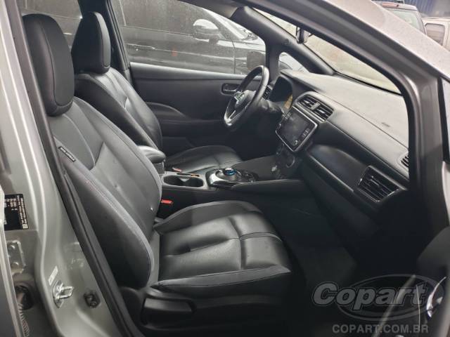 2022 NISSAN LEAF 